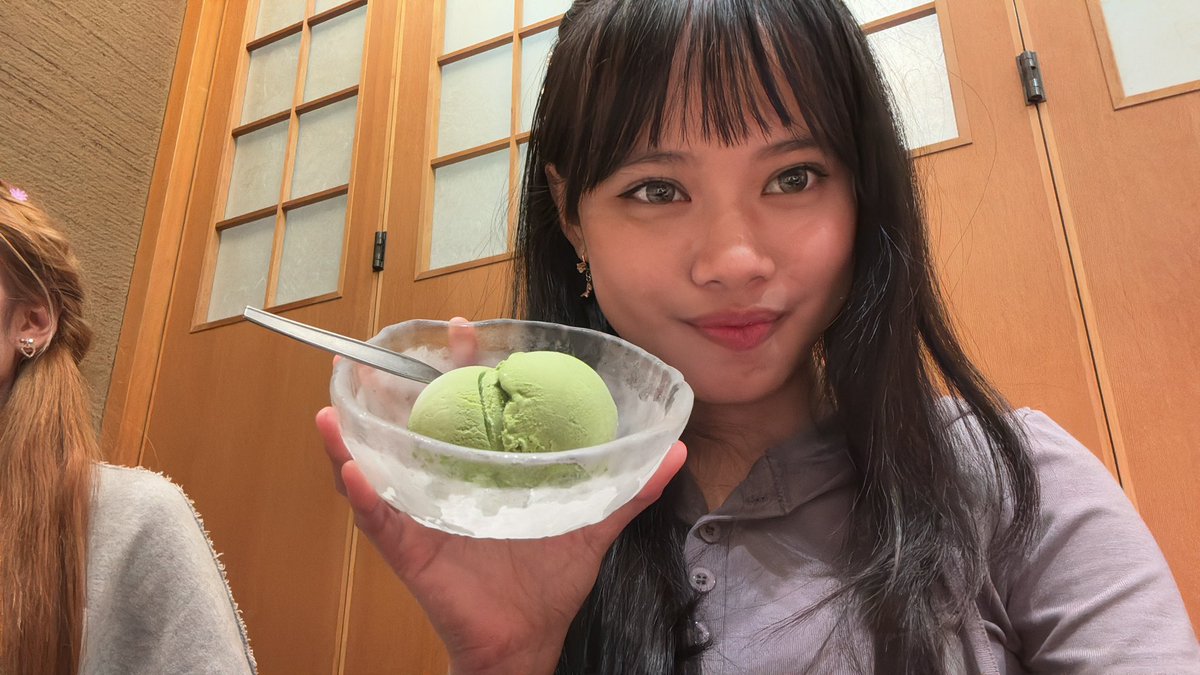 Lemon_Shinta's tweet photo. Malam seng Q🪩 

Foto sih cuman buat pemanis doang + kangen makan eskrim matcha yang pait karena sekarang lagi gk bisa makan eskrim tenggorokan ku sakit lgi T0T...suaraku juga hilang. Udah coba minum air jahe tapi masih tidak ada perubahan😔
#lemon #lemon_idol #idol #lemonshinta https://t.co/7Cp11us1Zy
