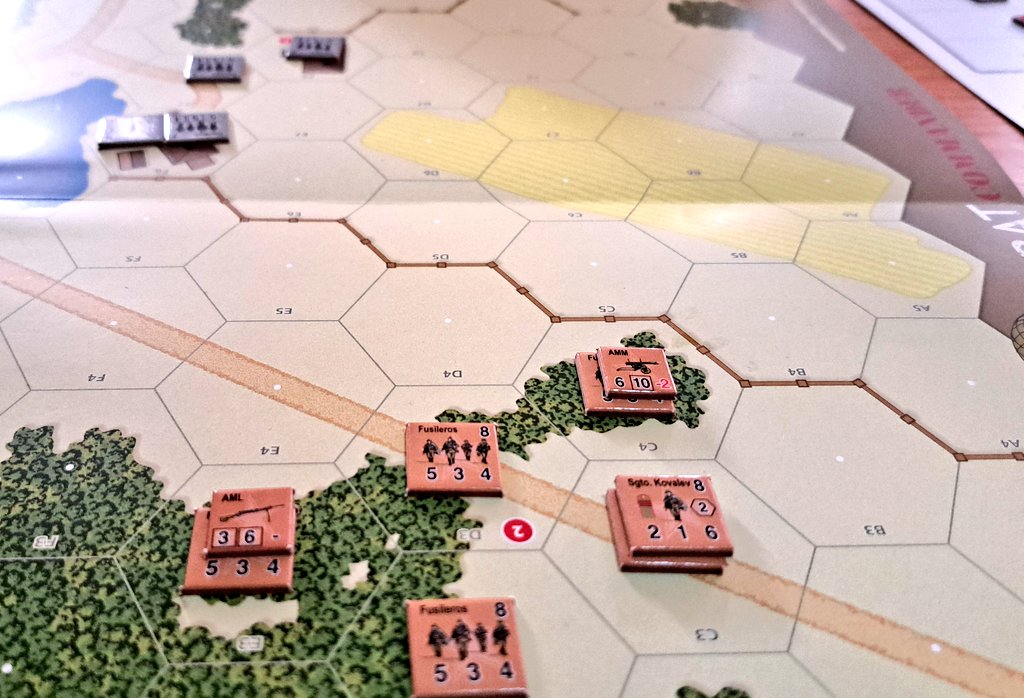 SanchoMateos's tweet image. Hoy casi saltan las costuras del #CombatCommanderEurope ..cuatro primeros turnos sin ninguna carta de movimiento...ver como los Alemanes se van colocando plácidamente en los objetivos, sin poder hacer nada es muy frustante..en el Vassal no me pasa 🤣🤣🤣🤣 @DevirIberia @gmtgames