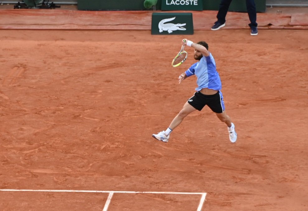 En direct du Central 🤗
Il y a 2h je n'avais pas encore envisagé d'y aller 
ALLEZ Corentin 🇨🇵
#rolandgarros #corentinmoutet
