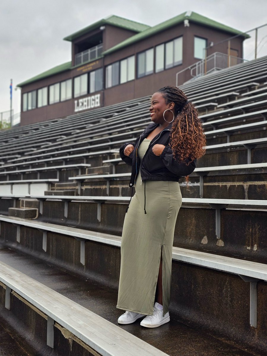 TemiOni7's tweet photo. #BigNews I’m transferring from Lehigh University to @UIC_CollegeofEd this fall!! 

I am so grateful for all the amazing people I met, and the wonderful memories I made at Lehigh. 
Now looking forward to my new adventures in Chicago. 🎉🎉 https://t.co/LASsgShAP7