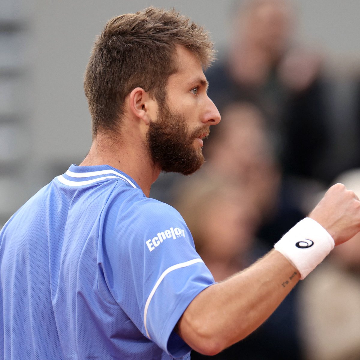 UniversTennis's tweet image. 🚨 Corentin Moutet prend la première manche 6-2 contre Jannik Sinner sur le Court Philippe-Chatrier. 🔥🇫🇷

#RolandGarros
