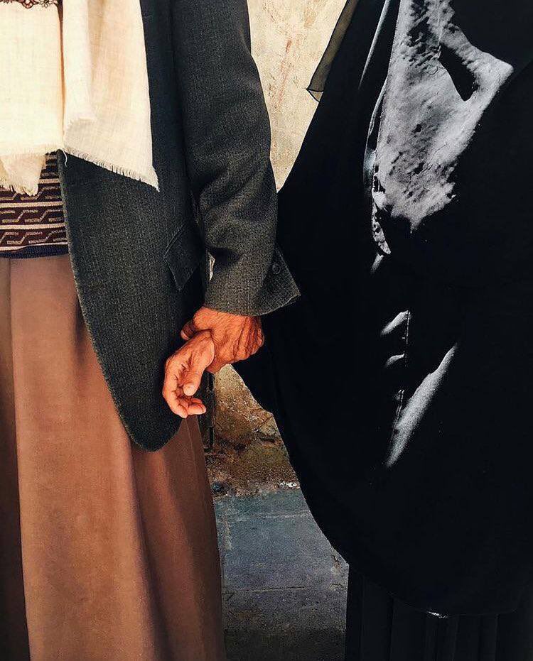 أنا لو أبي؟ خذتها بيدها ومشينا
- البدر