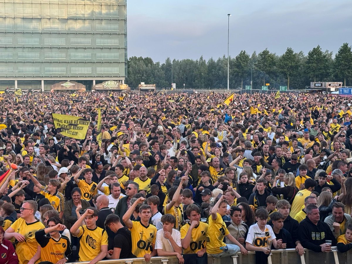 NACnl's tweet photo. Let op! Kom niet naar P5⚠️

P5 is vol. Bekijk de huldiging op schermen in de binnenstad!

#NACpraat https://t.co/jqjesydCsi