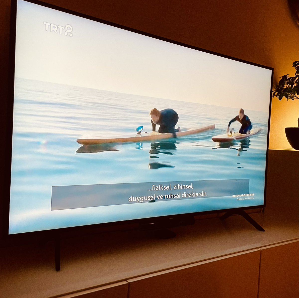 minimalistmnsr's tweet photo. Genelde Pazar sabahları filarmoni orkestrası için bakarım, şaşırtıcı bir gerçek ama zaman zaman hala kaliteli yapımlara denk geliyorum…🎬🍿 #ChasingMavericks https://t.co/nYq5on4f3c