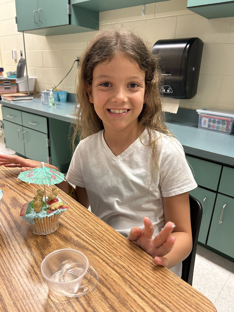 Ms. Hallman tweet media