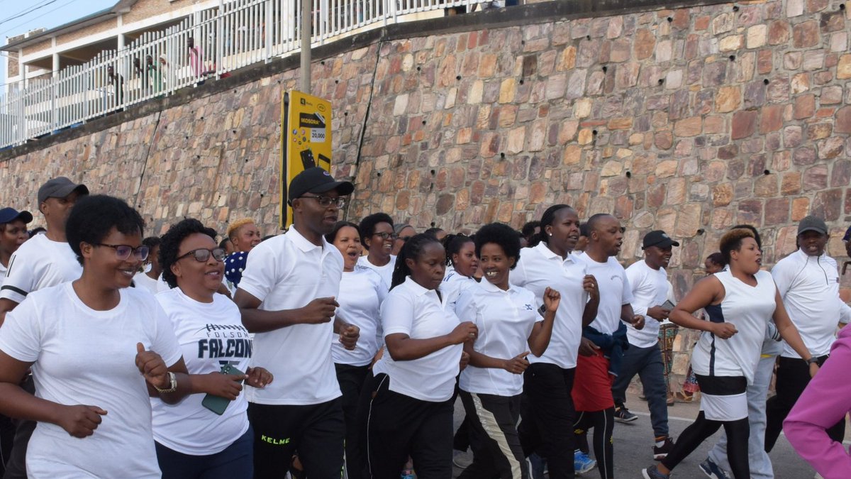 amr_a_rwanda's tweet photo. 📢Earlier this morning, @amr_a_rwanda Joined @RuhangoDistrict in car free day; Sport is life #AbagoreTwagiye 

 We shared #Healthylifestyles 🏃‍♂️ Screened for #NCDs and  spread awareness about #AntimicrobialResistance.🦠

"Life is precious and it's our duty to protect it. https://t.co/25VNcuTRlz