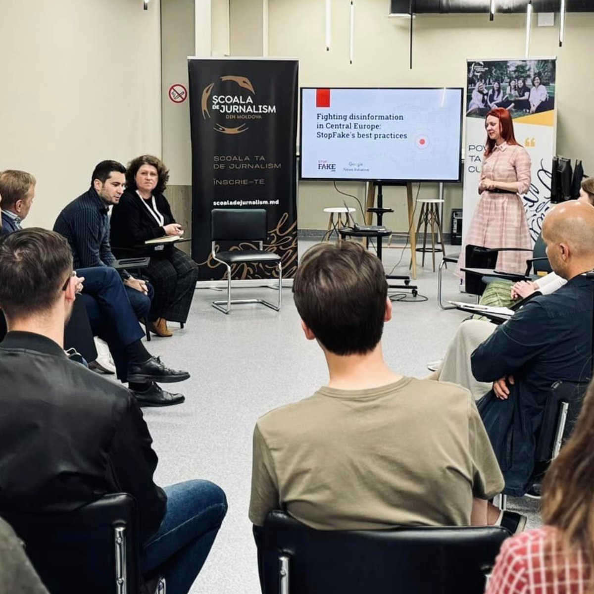 StopFakingNews's tweet photo. 📅 28/29.05 в Кишиневі пройшов тренінг з протидії російській дезінформації , організований #StopFake у партнерстві з @GoogleNewsInit для журналістів і викладачів-медійників. Окрема подяка Послу України в Молдові Марку Шевченку за участь у дискусії ! 🇲🇩🇺🇦 @UKRinMDA @StopFake_EDU https://t.co/44brMqGEpE