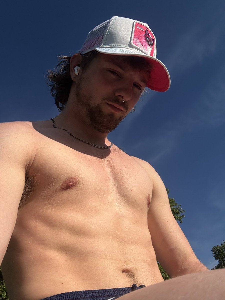 tuckerames's tweet photo. workin workin workin https://t.co/sPgYEF4GOe