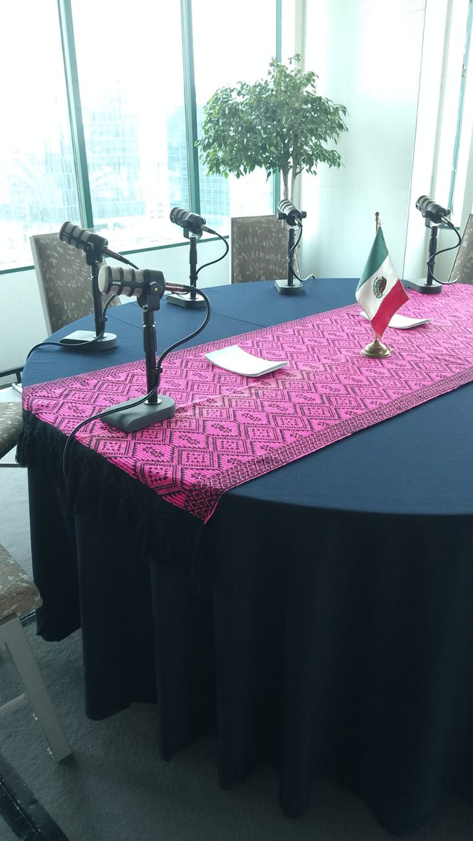 AlexRdgz's tweet photo. Y ya listo para chambear. Será una larga tarde-noche.  Pero estoy convencido que -pase lo que pase- ya ganamos con la afluencia de votantes que estamos viendo. Conéctense a partir de las 5:00 PM en https://t.co/LFiR0qTbox donde estaré con @Amadoelquelolea y @thaliavazquez https://t.co/F0mfGL0Csc
