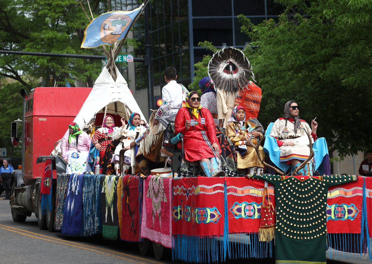 BGMayer's tweet photo. Descendants of Chief Pretty Eagle ride in a parade commemorating the 100th anniversary of the Indian Citizenship Act in Billings, Montana on Sunday. https://t.co/ZFrdOhizNI