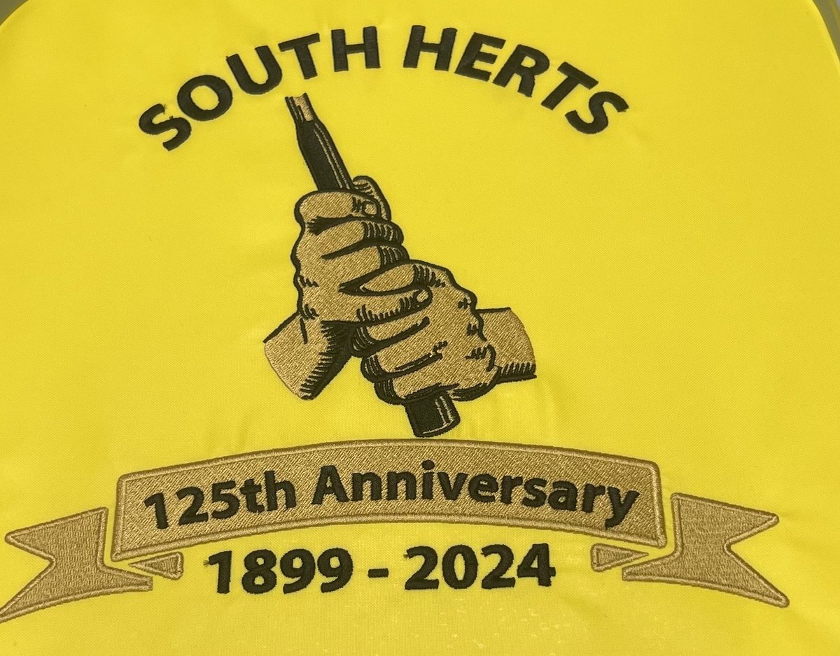 DayLinks1's tweet photo. South Herts Golf Club are Celebrating 125 years,The Vardon Grip remains the most commonly used method of holding a club and symbol for all the members and staff that look after this great #golf course. 
Well done to Sean and all the #greenkeeping team. https://t.co/rI3eJwbS57