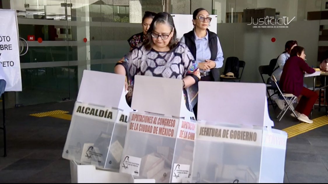 jenroma27's tweet photo. ⭕️Voto de la Ministra #NormaPiña presidenta de la @SCJN y el @CJF_Mx  La independencia y autonomía del #PoderJudicial implícitas en la elección de este #2DeJunio2024 #EleccionesMéxico2024 #EleccionesMx2024 Por el bien de México, todos a votar!! https://t.co/8x79Ow1dQq