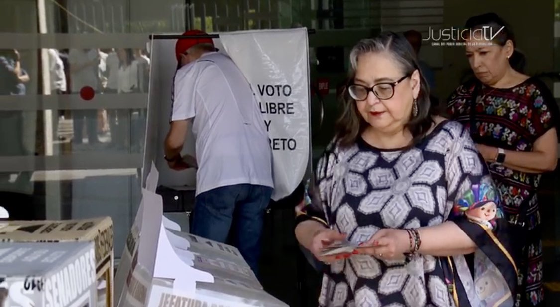 jenroma27's tweet photo. ⭕️Voto de la Ministra #NormaPiña presidenta de la @SCJN y el @CJF_Mx  La independencia y autonomía del #PoderJudicial implícitas en la elección de este #2DeJunio2024 #EleccionesMéxico2024 #EleccionesMx2024 Por el bien de México, todos a votar!! https://t.co/8x79Ow1dQq