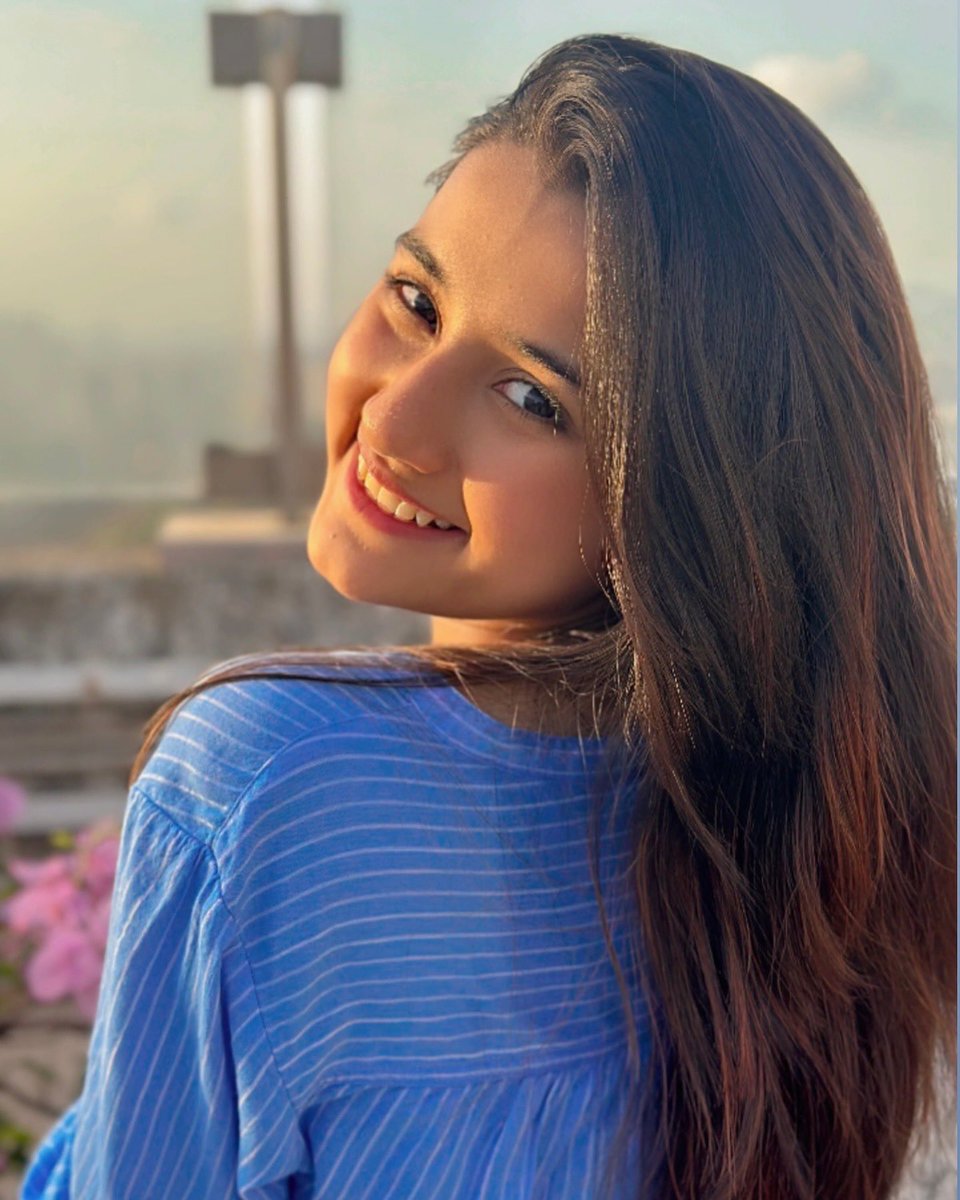 s u n k i s s e d 🌻🔆💛✨