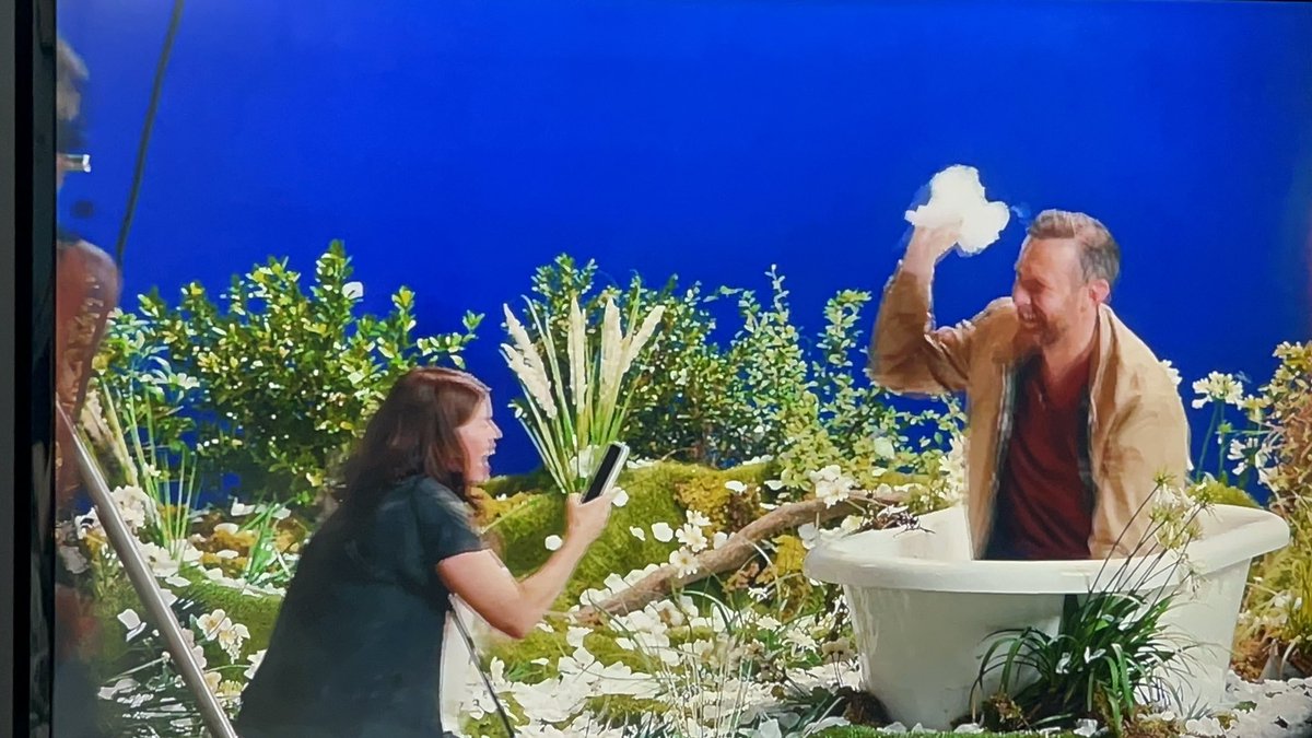 I’m sorry to interrupt you day but I need to see Gale fan art of this scene from #geekgirl now. Someone with talent get on it please! 
#gale #bg3