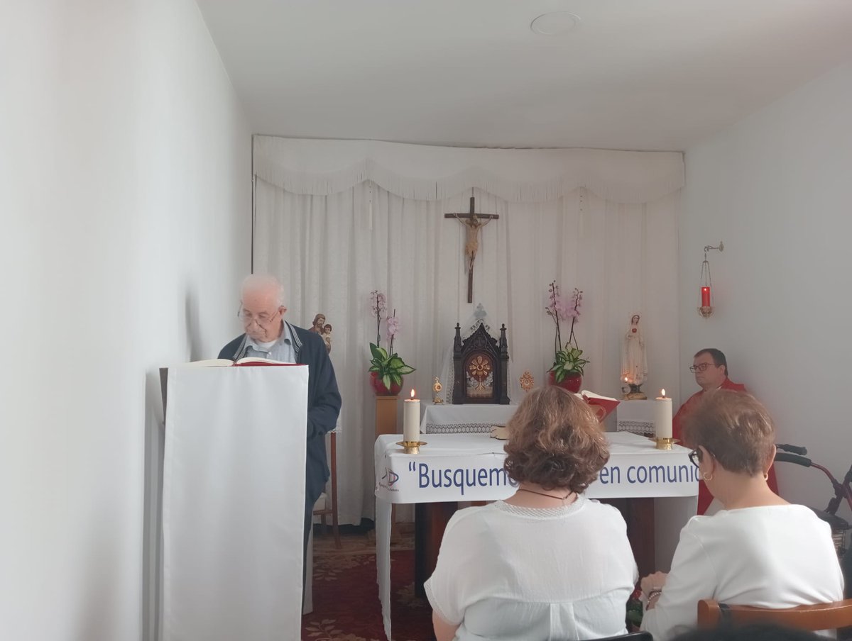 ENSLevante's tweet photo. Una emotiva y concurrida reunión que cierra el curso para el equipo Siempre ENS Valencia. Compartir y escuchar los testimonios de estos equipistas que desde su fe y sinceridad, nos emocionan en cada reunión, es un regalo para todos. #JuntosEnComunión. https://t.co/dktpgvgk8i