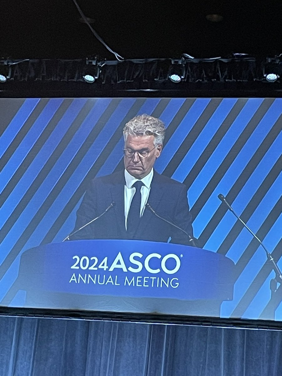 pavdwal's tweet photo. Personal notes of @ProfCUBlankNKI after presenting good news for patients! Congrats!  #asco2024 #lessismore https://t.co/hL5gRKmkcn