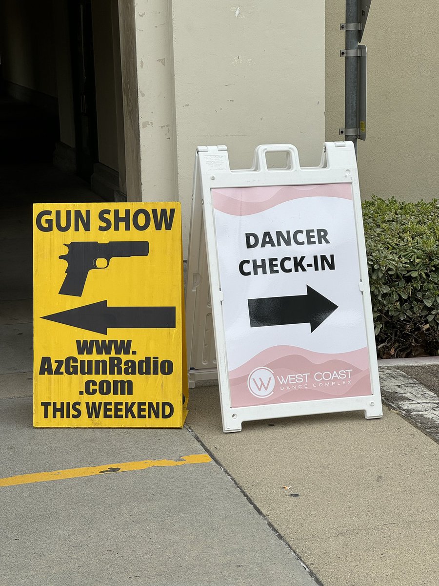 Who is responsible for coordinating events here?

(I’m here for ballet)