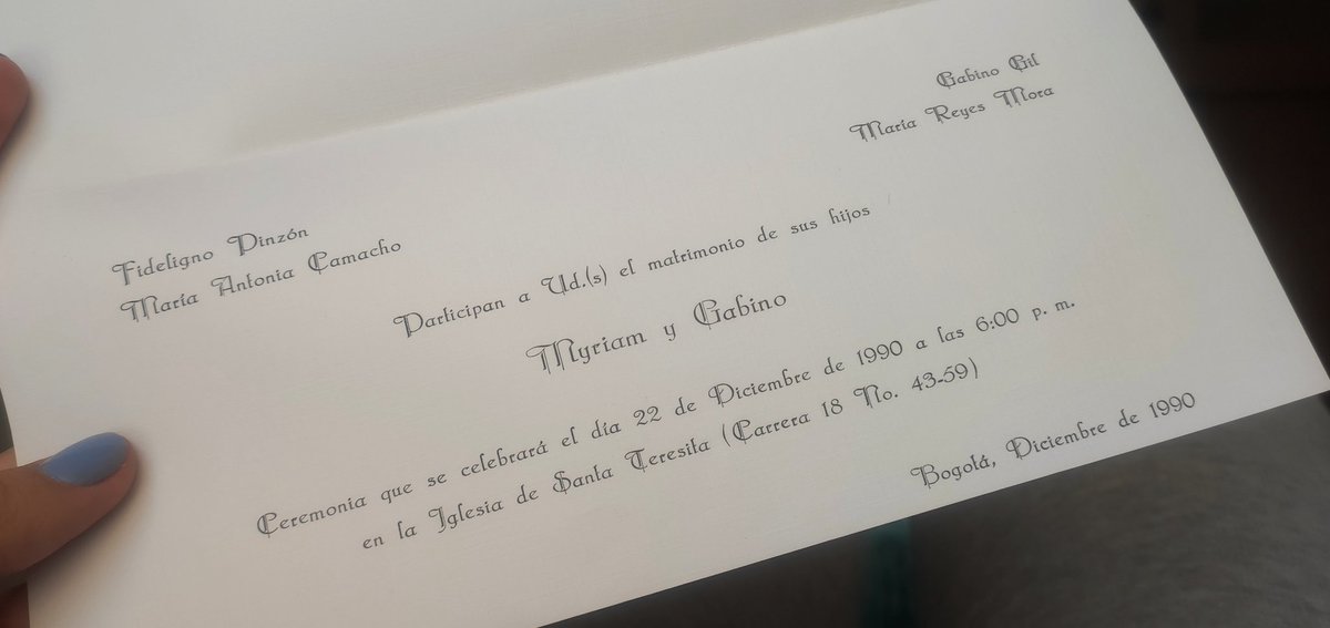 Linaaa975's tweet photo. Mi mamá aún guarda invitaciones a su matrimonio de 1990 😍 https://t.co/HGze4PnxDQ