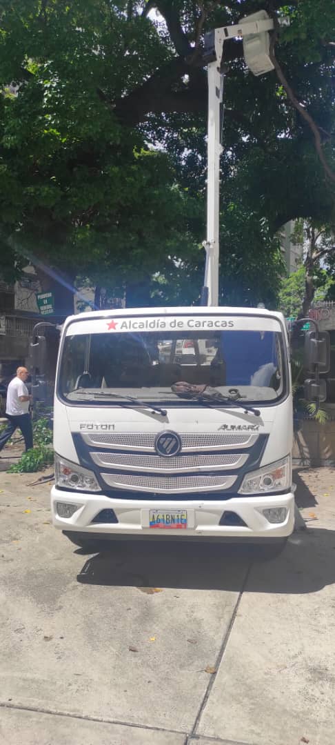 edwardm25's tweet photo. @gestionperfecta @Corp_libertador @AlcaldiaDCcs Hola Buenas Tardes Aldeldesa Carmen Melendez con todo respeto y consideración la Negligencia que paso el día de ayer 01/06/2024 en Puente Hierro donde hubo un accidente con mi Mamá, le cayó un tronco en la Pierna Derecha causando fractura del Femur. https://t.co/9E3lPpzlz3