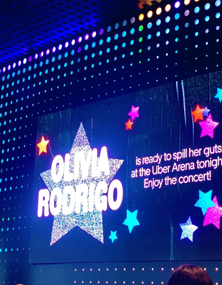 BasoStream's tweet image. Olivia Rodrigo Konzert gestern war eine glatte 10/10 !! 🥰🎶🩶✨