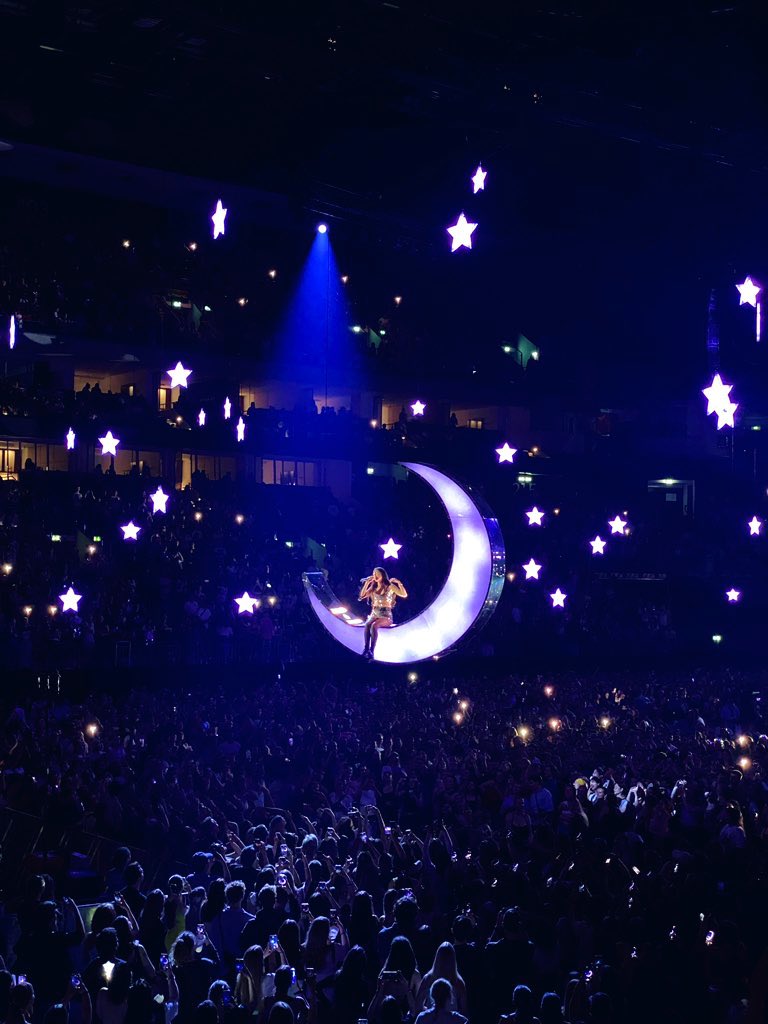 BasoStream's tweet image. Olivia Rodrigo Konzert gestern war eine glatte 10/10 !! 🥰🎶🩶✨