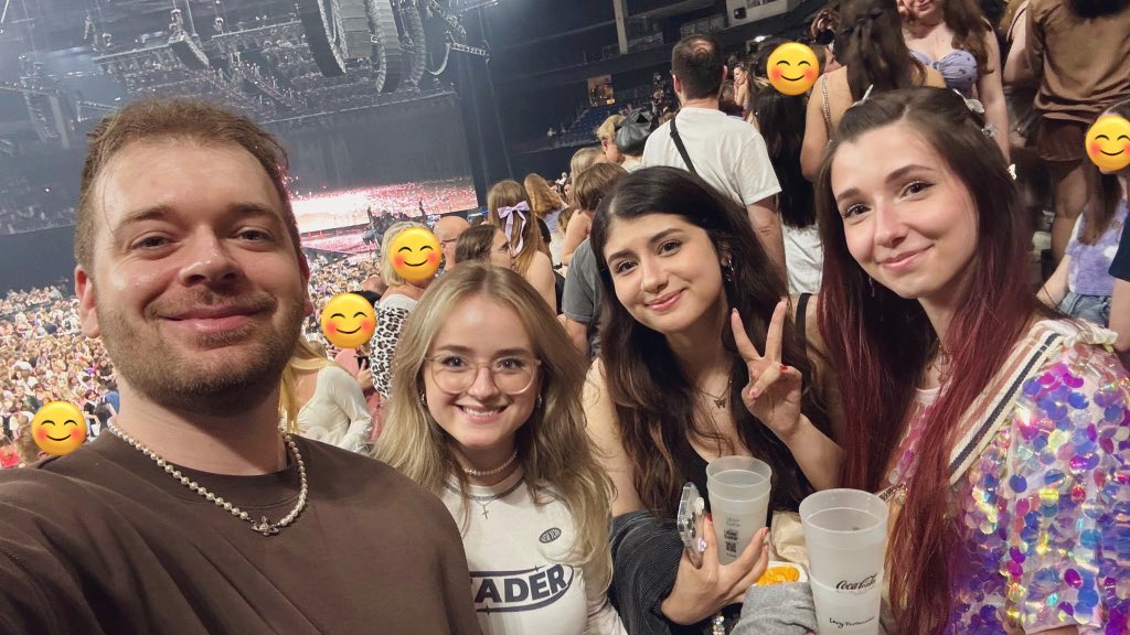 BasoStream's tweet image. Olivia Rodrigo Konzert gestern war eine glatte 10/10 !! 🥰🎶🩶✨