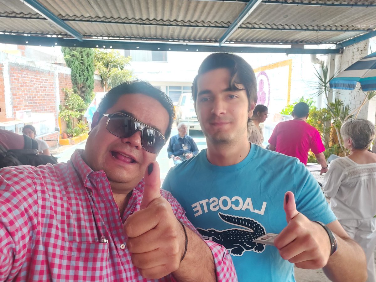 Una gran satisfacción acudir a votar junto con mi hijo, el futuro es de los jovenes y son ellos quienes con su participación garantizan el fortalecimiento de la democracia en este gran país.  VIVA MÉXICO!!! #EleccionesMéxico2024