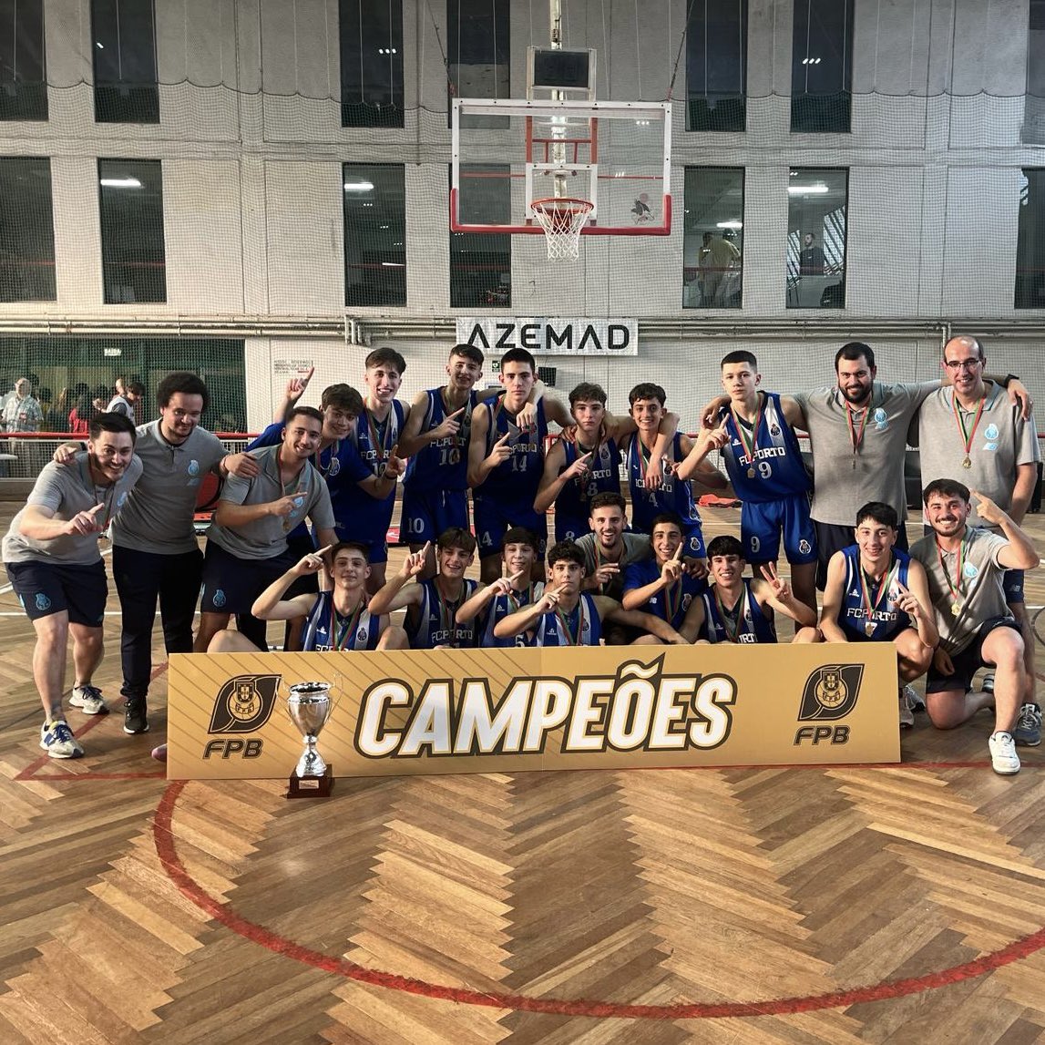 FCPorto's tweet photo. Os Sub-16 do #FCPortoBasket sagraram-se, hoje, campeões nacionais 🤩🏆

Parabéns, Dragões 🐉 

#FCPortoSports https://t.co/ZJa9az4uky