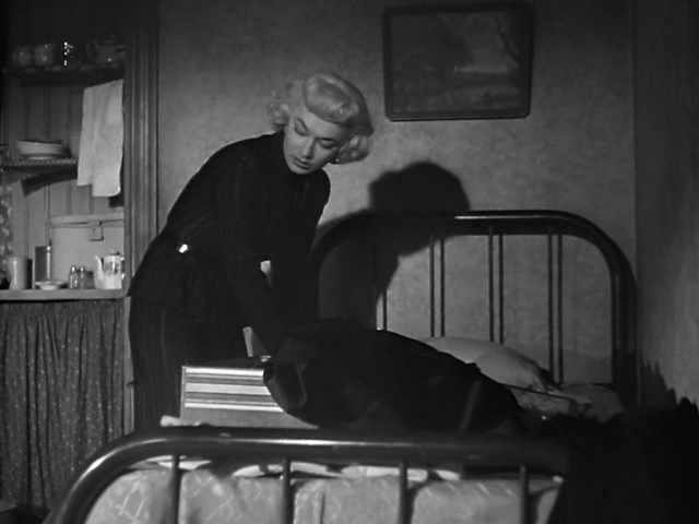 NoirAlleyAtNoon's tweet image. A good femme fatale has always has a suitcase within reach just in case she has to shoot her lover. 
Also, owns just enough clothes to fit in said suitcase… no more, no less.

#NoirProTips
#DarknessAtNoon #TomorrowIsAnotherDay #NoirAlley