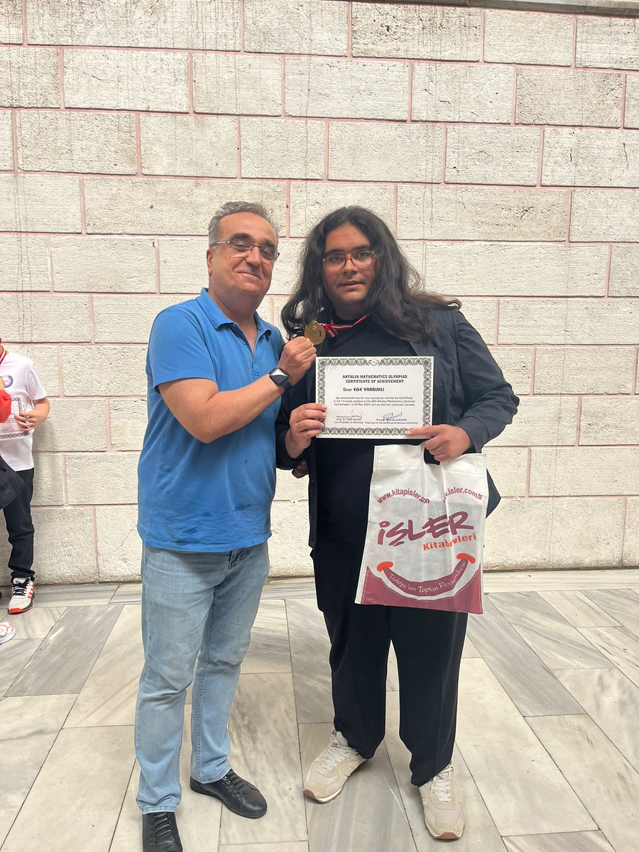 CigliFen's tweet photo. 28.ANTALYA MATEMATİK OLİMPIYATLARINDAN ALTIN MADALYA OKULUMUZDA
İstanbul Universitesi'nde 28.duzenlenen ve ilk defa uluslararası katılım olan  Antalya Matematik  Olimpiyatları ödül töreninde okulumuz 11.sınıf öğrencilerinden  Ege YARDIMLI "Altın Madalya"almıştır. https://t.co/6SB7RnBVCK