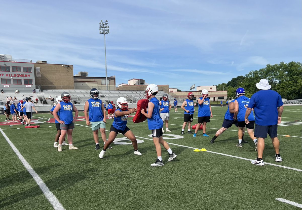 coach_tranter's tweet photo. Great time at the @JM_OLine_Camp this weekend. Got to see former CV teammate @EricKush64 and the current Colts got in some good work! https://t.co/5Pz9t5gD8G