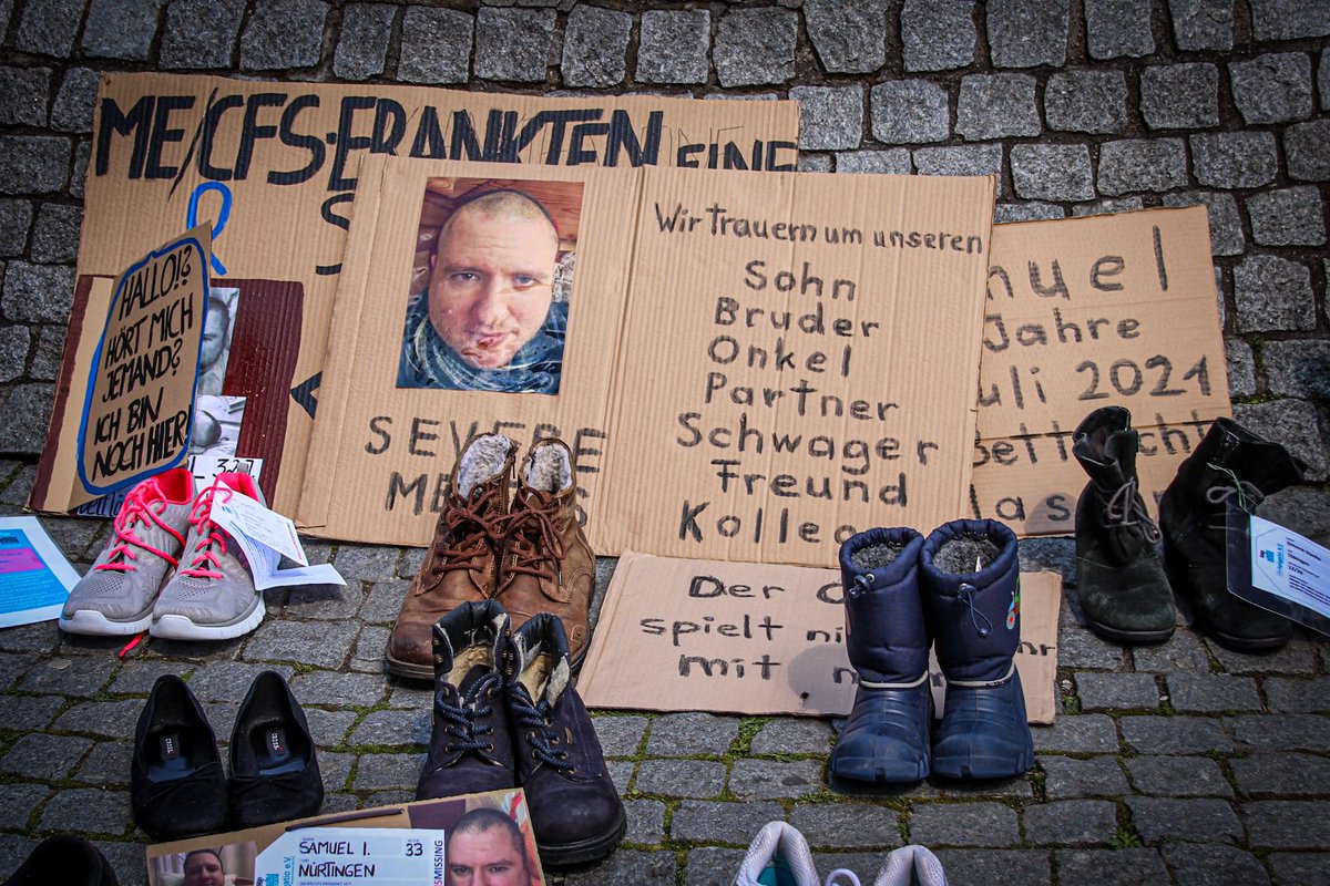 LiegendDemo's tweet photo. Zum Abschluss unseres #Stuttgart-Tages teilen wir noch einmal zehn eindrucksvolle Bilder von unserer #Liegendemo am 11.05.24 auf dem Kronprinzenplatz. Diese Bilder fangen für uns die Entschlossenheit, den Zusammenhalt und die Emotionen dieses wichtigen Tages ein 💪🏽💙 https://t.co/ggmI9nR9gX
