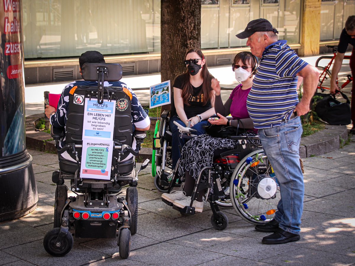 LiegendDemo's tweet photo. Zum Abschluss unseres #Stuttgart-Tages teilen wir noch einmal zehn eindrucksvolle Bilder von unserer #Liegendemo am 11.05.24 auf dem Kronprinzenplatz. Diese Bilder fangen für uns die Entschlossenheit, den Zusammenhalt und die Emotionen dieses wichtigen Tages ein 💪🏽💙 https://t.co/ggmI9nR9gX