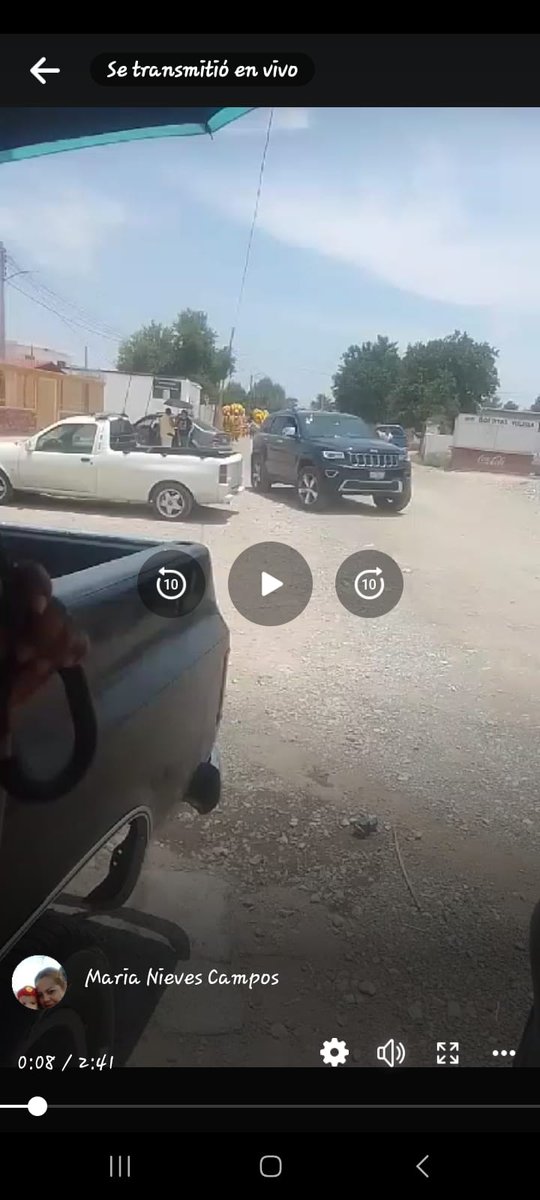 Tavom123471's tweet photo. @IEPCDurango camionetas del candidato Daniel Santoyo amedrentado a la gente en ejido Venecia, Gómez Palacio, el candidato está arrebatando celulares a la gente @GN_MEXICO_ #EleccionesMéxico2024 https://t.co/OL3li1ccIT