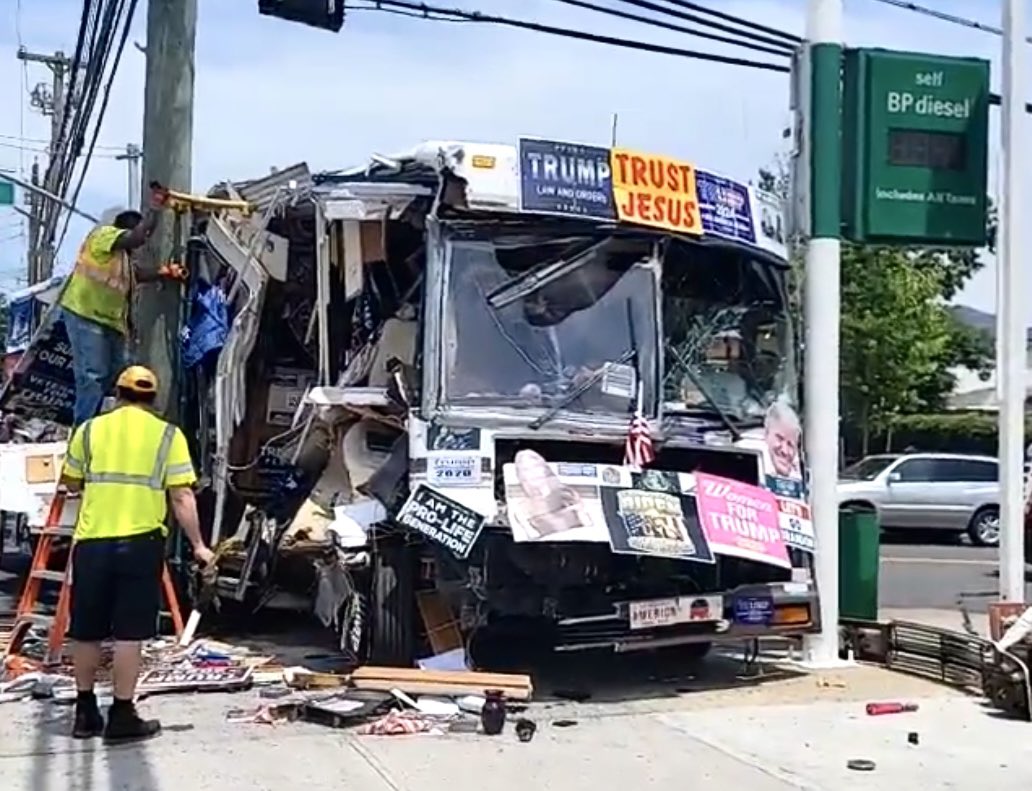 Trump bus crashes into a light pole today on the way to Staten Island rally for Trump.
