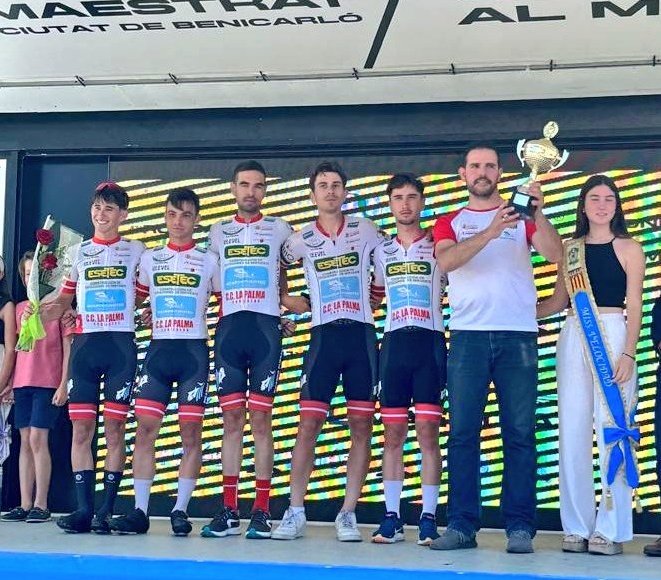 🏁 Gran prestación de nuestros chicos en la #RondaMaestrat24, que ha supuesto el arranque de la #ChallengeCV.

💪🏼<a href="/AlejandroMeren/">Alejandro Merenciano</a>, Ledesma y Villaverde protagonistas desde la fuga.

📊 G. Ledesma 4º + Montaña 🔴
<a href="/victorrcastear/">victor castellano</a> 13º 
<a href="/villaverde_joel/">Joel Villaverde</a> 22º

🏆 ¡¡Triunfo por equipos!!