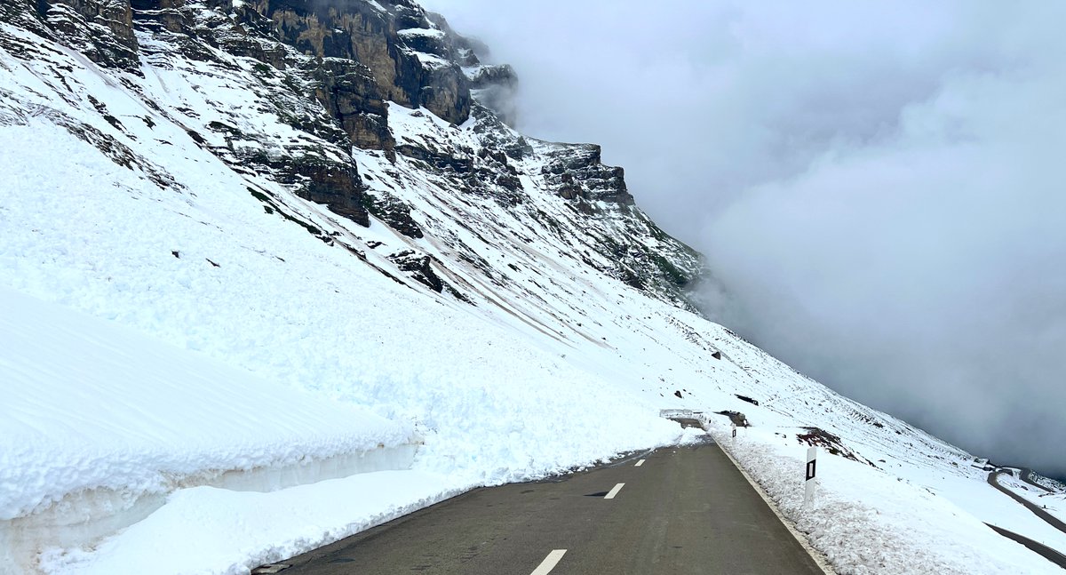 wonderful roadtrip yesterday with some TESLA friends to 'Klausenpass' including an Avalanche 😱👌♥️