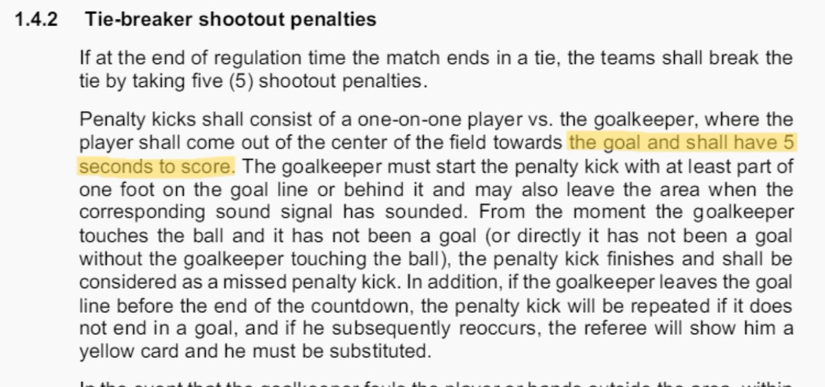 loly_mohasey's tweet photo. "The goalkeeper must start the penalty kick with at least part of one foot on the goal line or behind it and may also leave the area when the corresponding sound signal has sounded"
"Le gardien de but doit commencer le tir au but avec au moins une partie d'un pied sur la ligne de but ou derrière celle-ci et peut quitter la zone lorsque le signal sonore correspondant a retenti."

C'est même pas une question de plafond ou quoi, le signal sonore et visuel rouge à retentit, ce qui veut dire que l'organisation indique que le gardien peut quitter son post. Ils ne peuvent pas revenir en arrière tout simplement.