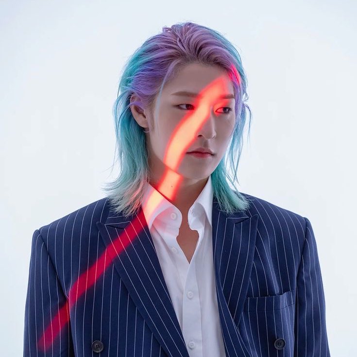 poweromy's tweet photo. Pretty late for selca day but never late to wish a happy pride month to everyone on lyOnville!
#OOOSelcaDay #OOOSD #lyOnselcaday #lyOn #OnlyOneOf https://t.co/jq7INnnSPZ