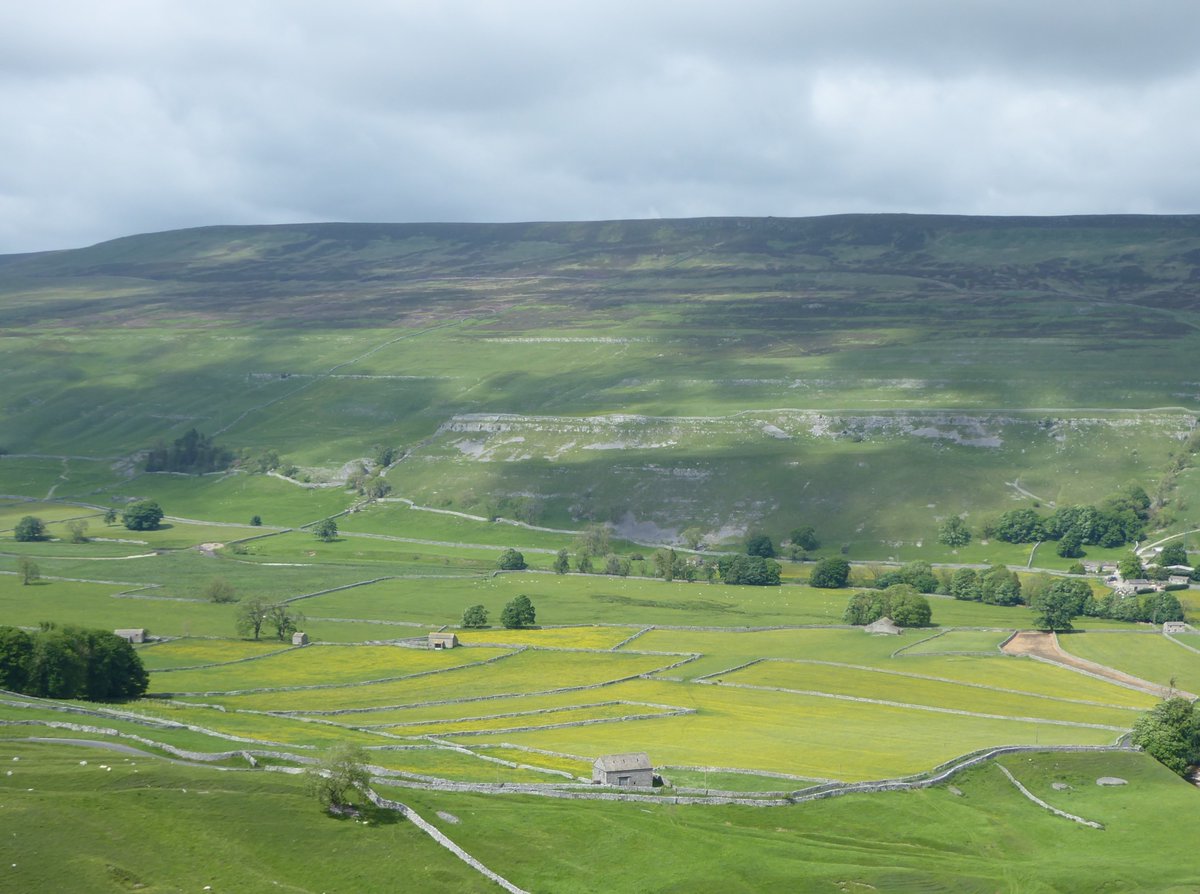 Lovely weather for a trans-dale walk via Arncliffe today using <a href="/DalesBus/">DalesBus</a>. Out on <a href="/keighleybus/">The Keighley Bus Company</a> 864 Bradford-Malham service and returning on <a href="/Reliancebus/">Reliance Buses</a> 875 Hawes-York service.