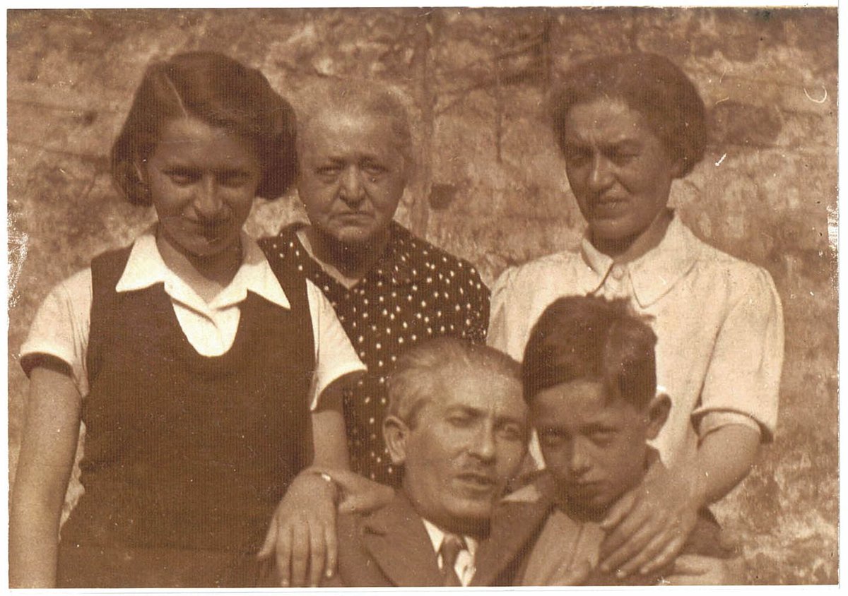 HolocaustMuseum's tweet photo. This is the last photo Freddie Traum took with his parents, Elias and Gita, before he left Vienna on a Kindertransport for England. Freddie did not know he would never see them again. They were deported #OTD in 1942 and murdered at the Maly Trostenets killing site. https://t.co/keOIwNXX5x