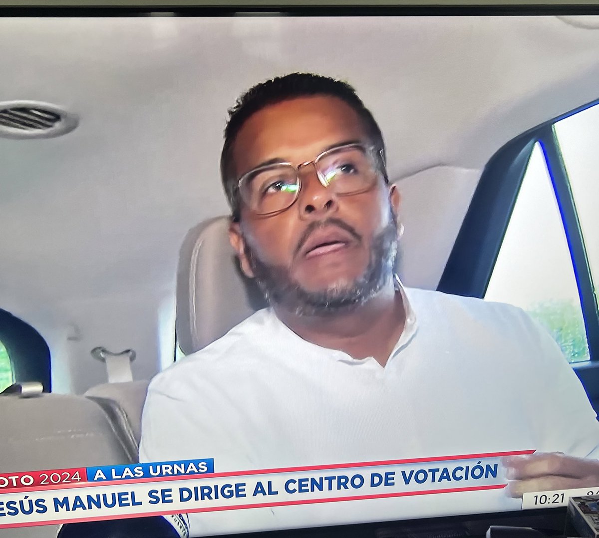 ¿Sin el cinturón de seguridad <a href="/JGO_2024/">Jenniffer González</a> y <a href="/jmortizpr/">Jesus Manuel Ortiz</a>, mientras sus vehículos se dirigían a los centros de votación?