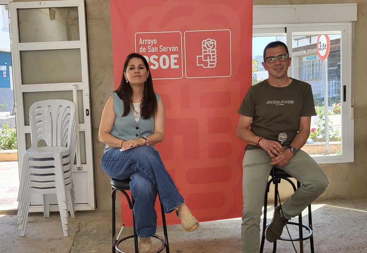 PsoeBadajozCEP's tweet photo. 🌹Las personas son el corazón de Europa. Los y las socialistas seguiremos luchando por defender una Europa para todos y todas sin dejar a nadie atrás.
📸Convivencia de @magallardomir con jóvenes en #Calamonte y acto en #ArroyoDeSanServán
#MásEuropa🇪🇺 https://t.co/4wAkPMCD1i