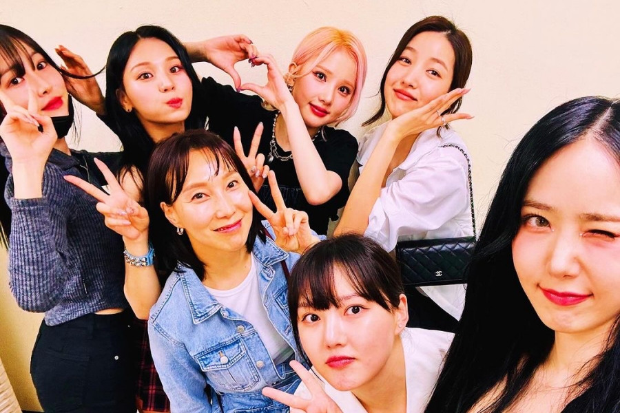 soompi's tweet photo. #GFRIEND Members Reunite At #VIVIZ's Concert
https://t.co/qwcBoy3t7i https://t.co/JotTnrEABo