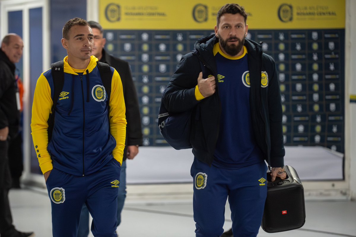 RosarioCentral's tweet photo. ¡Llegó el Canalla! 🇺🇦👊🏻

Desde las 1️⃣8️⃣ recibimos a Lanús en el Gigante https://t.co/weq9EXx9kb