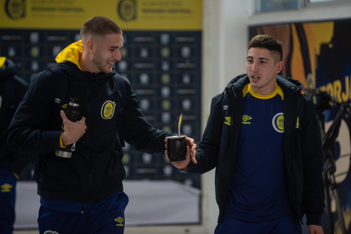 RosarioCentral's tweet photo. ¡Llegó el Canalla! 🇺🇦👊🏻

Desde las 1️⃣8️⃣ recibimos a Lanús en el Gigante https://t.co/weq9EXx9kb