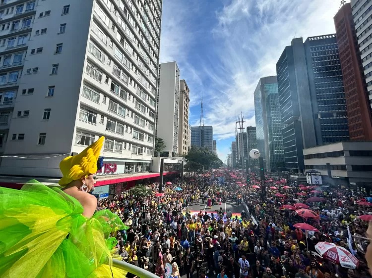 Parada Gay verde e amarelo em São Paulo