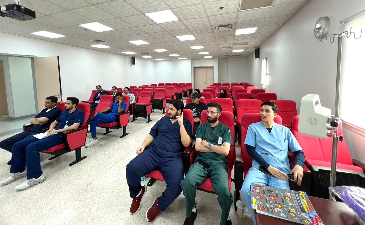 AljoufCluster's tweet photo. #تجمع_الجوف_الصحي يقيم ورشة توعوية لأحدث أجهزة التنفس الصناعي في مستشفى الملك عبدالعزيز التخصصي بسكاكا. https://t.co/d2w68ljAtM