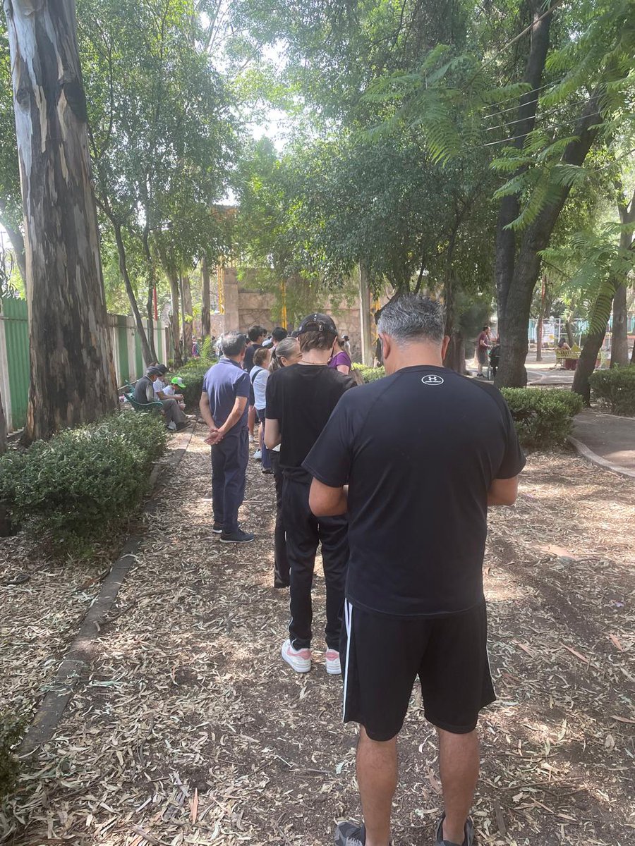 RCNMexico's tweet photo. Así la fila de para #votar en la #GustavoAMadero, #CDMX https://t.co/Er2KgNzVAD